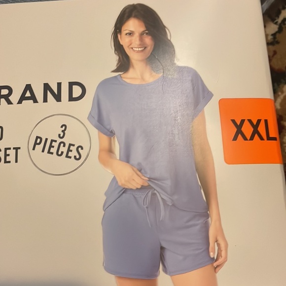 - Woman’s lucky 🍀 brand pajama set - Picture 3 of 3